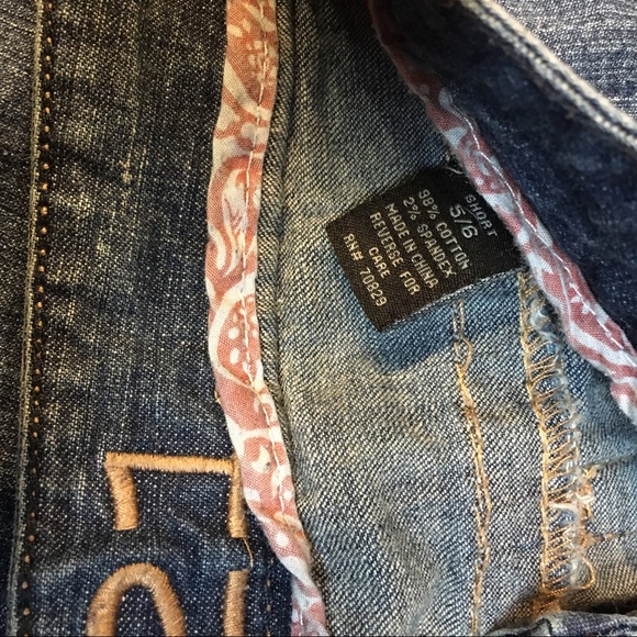 Woman’s rue21 jeans - Picture 5 of 7